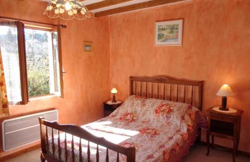 Saint-Haon-le-Chatel Casa | Gîte 3 chambres avec terrain clos et jeux pour enfants - FR-1-496-21