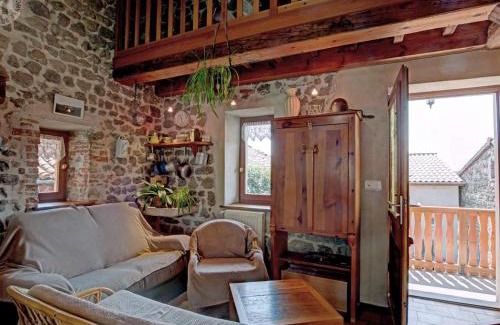 Essertines-en-Chatelneuf Casa | Gîte 6 personnes avec terrasse en pleine nature - FR-1-496-16