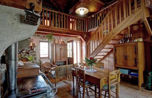 Essertines-en-Chatelneuf Casa | Gîte 6 personnes avec terrasse en pleine nature - FR-1-496-16