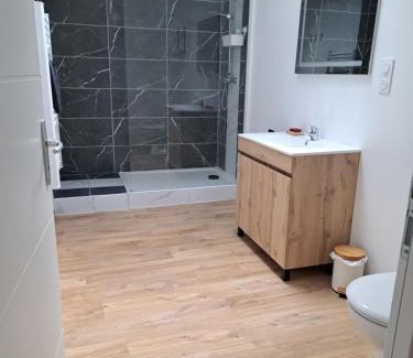 Haybes Casa | Gîte Ardennais 12 personnes "Le sachouliot"