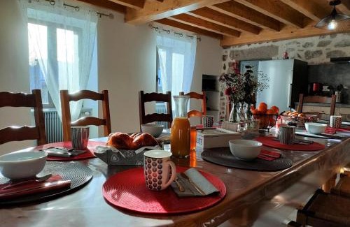Chalmazel-Jeansagniere Casa | Gîte Authentique avec Jardin et Jeux, 3 Chambres - FR-1-496-253