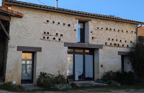 Rivieres Casa | Gîte authentique avec terrasse privée et animaux acceptés - FR-1-653-275