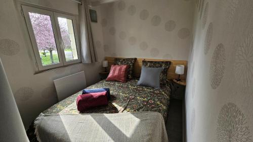 Savigny-en-Veron Casa | Gîte Aux-Enverons