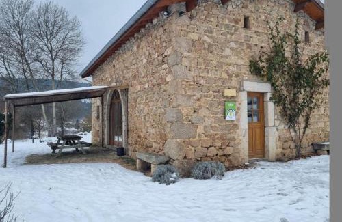 Les Salles Casa | Gîte avec cheminée, jardin et wifi aux Salles - FR-1-496-61