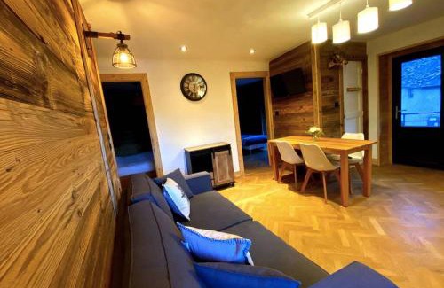 Les Sagnieres Apartamento | Gîte avec jacuzzi privatif