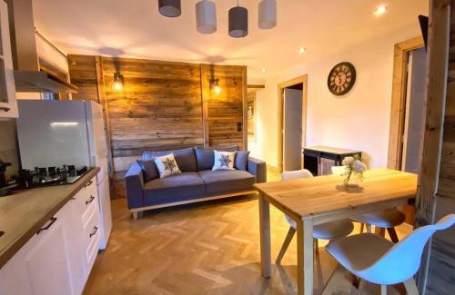 Les Sagnieres Apartamento | Gîte avec jacuzzi privatif
