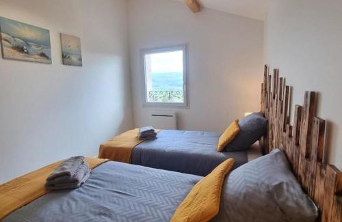 Saint-Priest-la-Prugne Casa | Gîte chaleureux avec terrasse en pleine nature - Parfait pour 4 personnes - FR-1-496-348