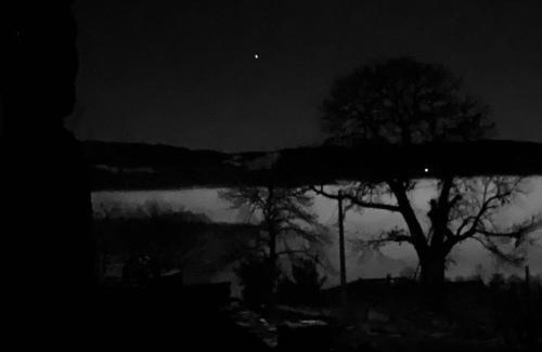 Saint-Priest-la-Prugne Casa | Gîte chaleureux avec terrasse en pleine nature - Parfait pour 4 personnes - FR-1-496-348