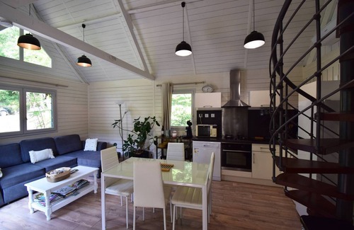 Gueyze Chalet De Esquí | Gîte chalet insolite avec piscine et lac pêche - proche des Landes