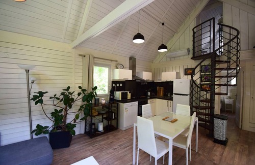 Gueyze Chalet De Esquí | Gîte chalet insolite avec piscine et lac pêche - proche des Landes