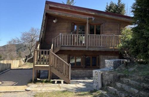 Le Bessat Casa | Gîte chaleureux avec jardin clos et cheminée à Le Bessat - FR-1-496-350