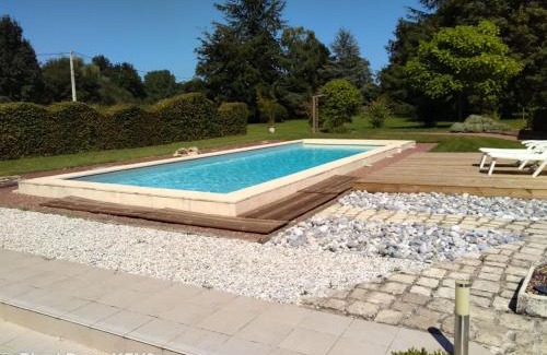 La Chapelle-aux-Choux Casa | Gîte Champêtre avec Piscine Chauffée, Cheminée, et Terrasse en Plein Sud - FR-1-410-131