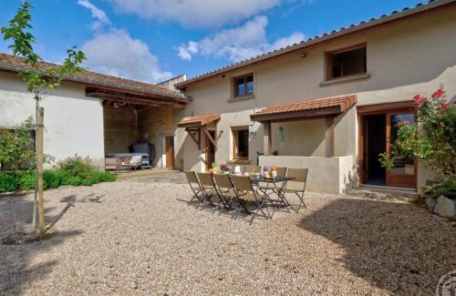 Saint-Cyr-les-Vignes Casa | Gîte Champêtre avec Spa et Activités Intrigantes - FR-1-496-310