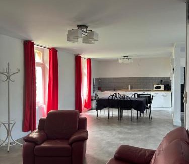 Chazemais Casa | Gîte chaumière château de la Bouchatte