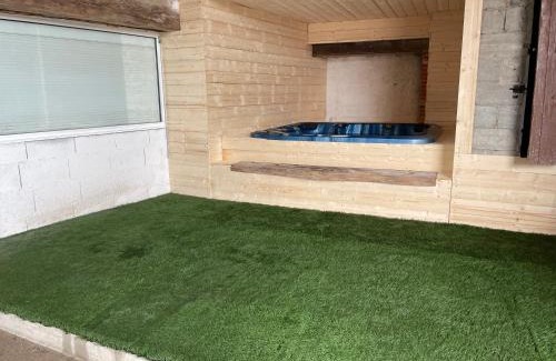 Saint-Martin-Lestra Casa | Gîte chez GAREL 15 personnes avec spa
