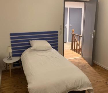 Saint-Martin-Lestra Casa | Gîte chez GAREL 15 personnes avec spa