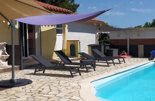 Castelnou Casa | Gîte climatisé L'OISELLERIE