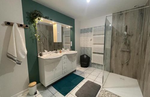 Saligny-sur-Roudon Casa | Gîte confortable avec terrasse privée pour des escapades nature - FR-1-489-461