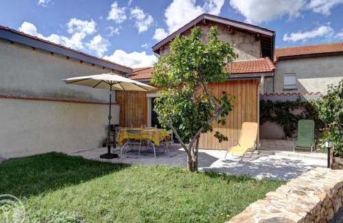 Balbigny Casa | Gîte confortable 2 chambres avec jardin et terrasse à Balbigny - FR-1-496-282