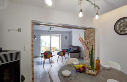 Balbigny Casa | Gîte confortable 2 chambres avec jardin et terrasse à Balbigny - FR-1-496-282
