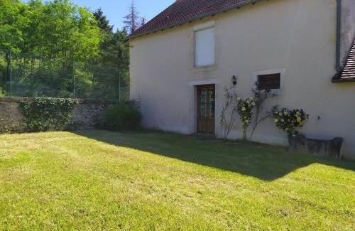 Bruere-Allichamps Casa | Gîte Contemporain près de l'Abbaye de Noirlac avec Jardin, Wi-Fi et Commodités Incluses - FR-1-586-38