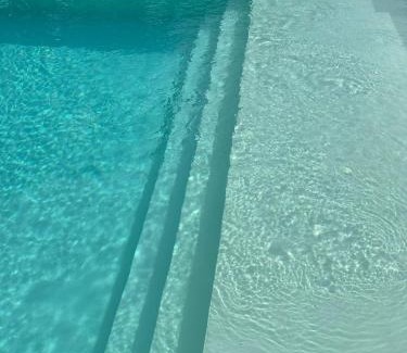 Chamboulive Casa | Gîte Corrézien 3 pers. Piscine chauffée
