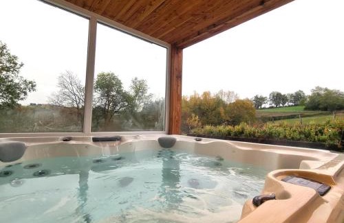 Pouilly-les-Feurs Casa | Gîte cosy avec spa et balcon dans la nature - FR-1-496-303