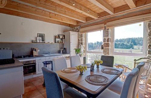 Saint-Regis-du-Coin Casa | Gîte cosy avec poêle à bois et vue sur campagne, 2 chambres, 4 personnes, idéal pour nature - FR-1-496-268