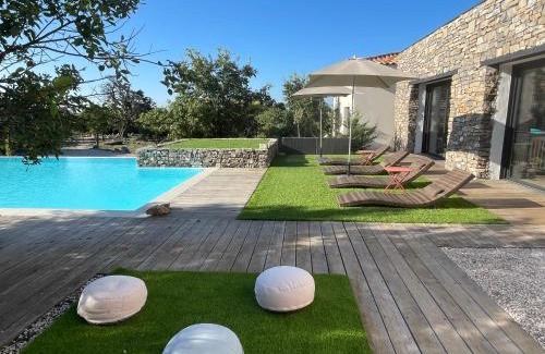 Cazevieille Casa | Gîte d'exception 4 étoiles "Le Lodge du Pic St Loup"