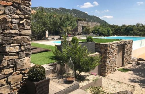 Cazevieille Casa | Gîte d'exception 4 étoiles "Le Lodge du Pic St Loup"