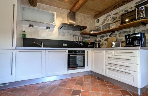 Rosieres Casa | Gîte d'exception avec spa, jardin paysagé et équipements haut de gamme à Blanlhac - FR-1-582-201