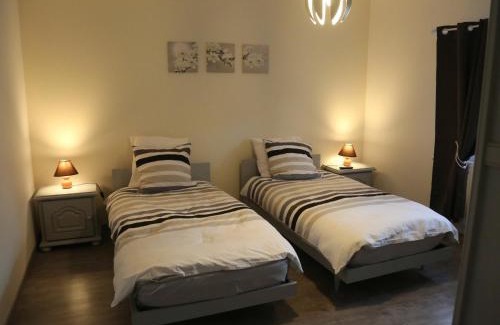 Fleville-Lixieres Casa | Gîte de Charme avec Sauna, Salle de Jeux et Connexion Fibre en Lorraine - FR-1-584-166