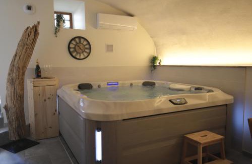 Donzere Casa | Gîte de charme avec jacuzzi et sauna privatifs