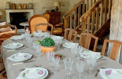 Benais Casa | Gîte de charme avec jardin au cœur des châteaux, WiFi, parking inclus - FR-1-381-543