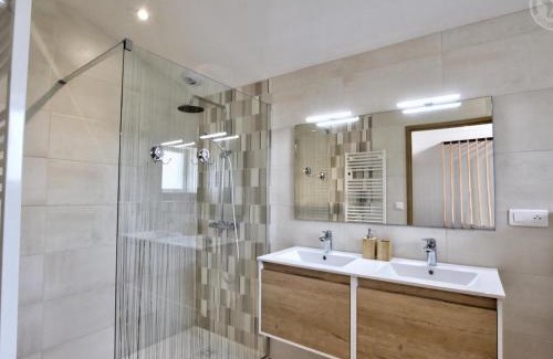 Pouilly-les-Feurs Casa | Gîte de charme avec spa, terrasse et balcon - Tout confort, au cœur de la nature - FR-1-496-303