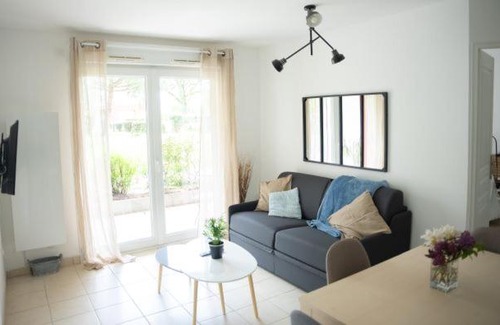 Carquefou Apartamento | Gîte de Florigny avec parking souterrain et terrasse