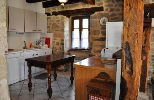 Marcillac-la-Croisille Apartamento | Gîte de France à Marcillac la Croisille 3 épis - Gîte de France 8 personnes MAE-6424