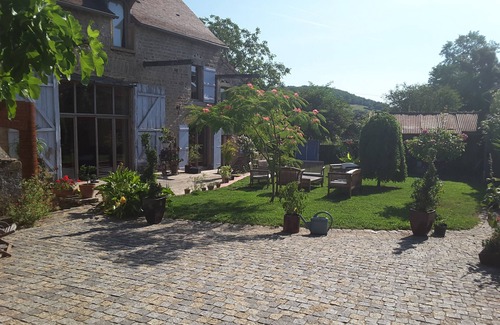 La Vineuse Casa | Gîte des quatre chemins near Cluny in Burgundy in a green setting