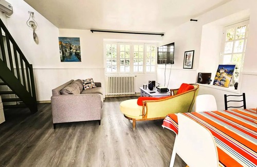 Brive-la-Gaillarde Villa | Gîte de France Pool house and tennis 3 ears - Gîte de France 7 people