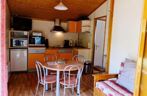 Laval-sur-Luzege Apartamento | Gîte de France Chalet - Gîte de France 4 personnes MAE-6644