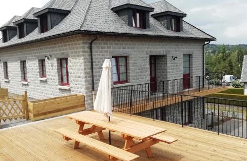 Besse-en-Chandesse Casa | Gîte de Granit GRIS