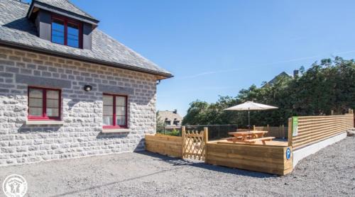 Besse-en-Chandesse Casa | Gîte de Granit GRIS