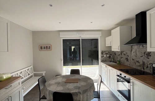 Saint-Genest-Lerpt Casa | Gîte de Landuziere, sleeps 8