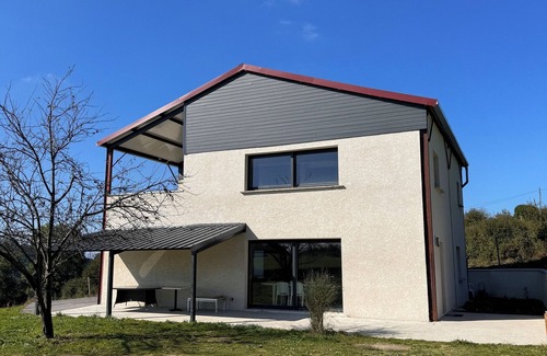 Saint-Genest-Lerpt Casa | Gîte de Landuziere, sleeps 8
