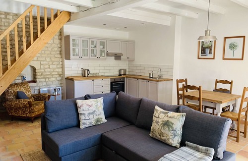 Chives Casa | Gîte des Abeilles, Cosy, Tranquil, Rural 1 Bedroom Gîte, with Pool