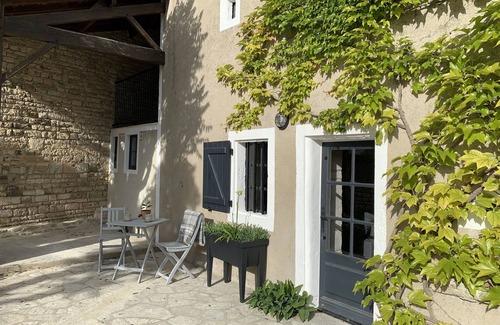 Chives Casa | Gîte des Abeilles, Cosy, Tranquil, Rural 1 Bedroom Gîte, with Pool