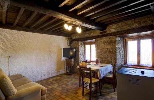 Pralong Casa | Gîte douillet pour 2 personnes aux Monts du Forez - FR-1-496-261