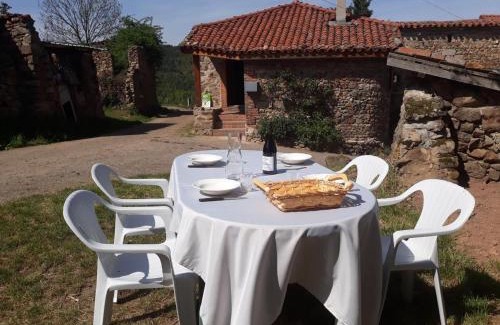 Pralong Casa | Gîte douillet pour 2 personnes aux Monts du Forez - FR-1-496-261