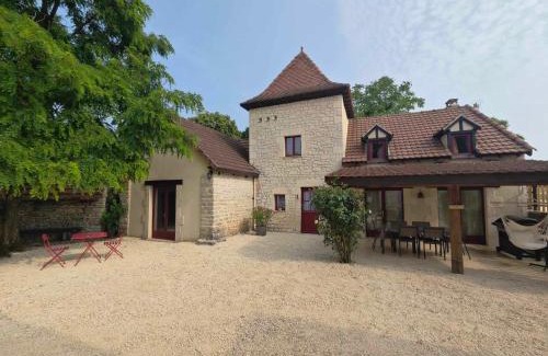 Salvagnac-Cajarc Casa | Gîte du Mas de Palaille 8 Personnes - 4 chambres de mai à septembre ou 6 personnes - 3 chambres d'octobre à avril