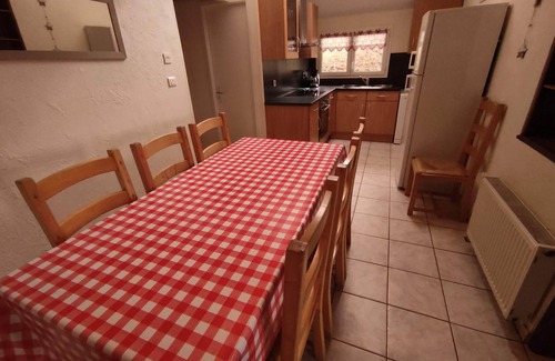 Dommartin-les-Remiremont Cabaña | Gîte dans chalet ELENA-Vista a la Montana-Gîte-Familiar-Baño con ducha
